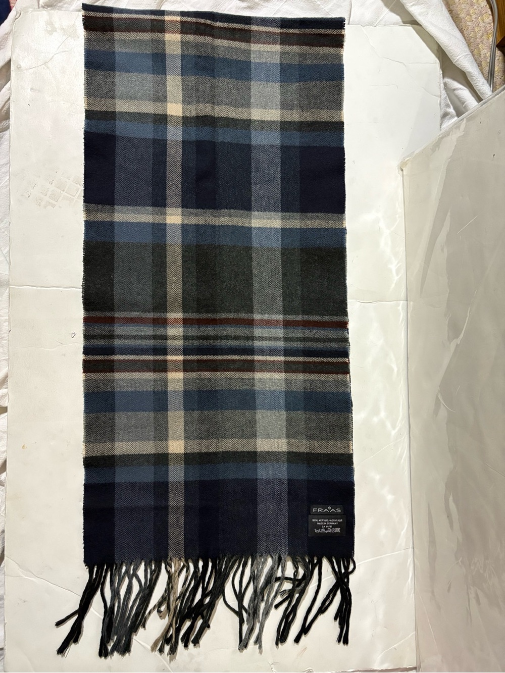 Fraas Men's Checkered Scarf - Navy and Gray
